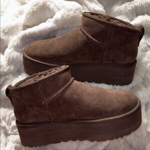 UGG Classic Ultra Mini Platform Boots Burnt Cedar 10 NWT